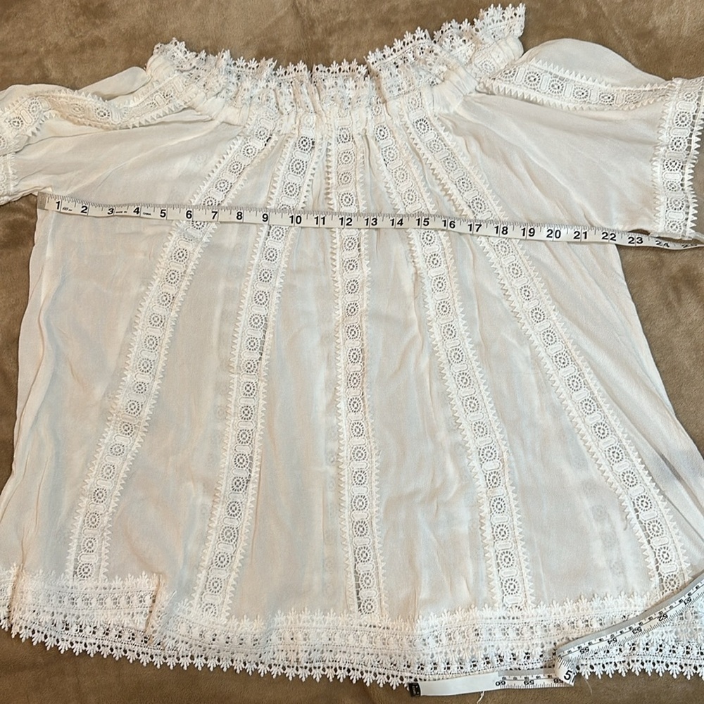POL white BoHo lace floral off shoulder ruffle top. Size S - Picture 8 of 9